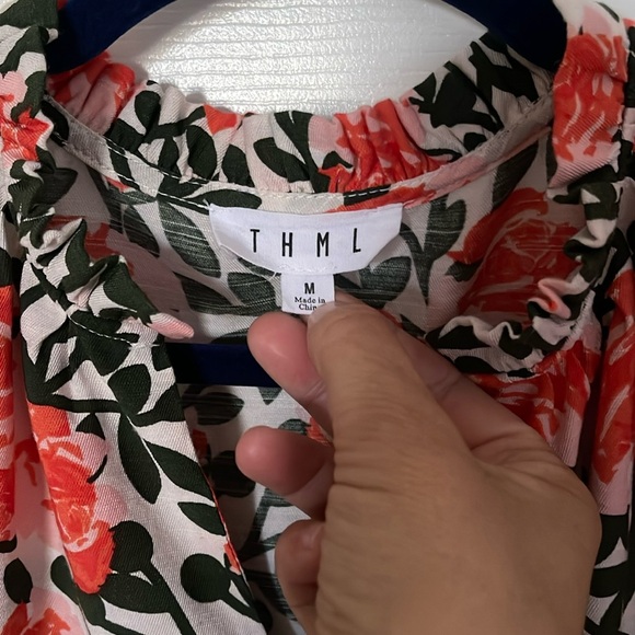 Gorgeous Anthropologie Blouse with puff sleeves - Picture 4 of 5